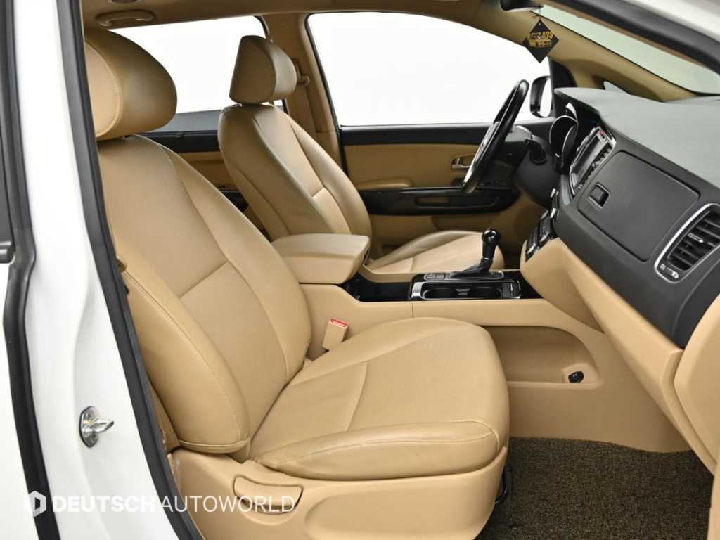 KIA Carnival - Vista 12