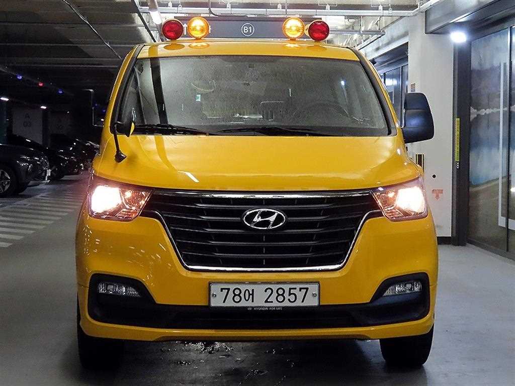 HYUNDAI Starex - Vista 2