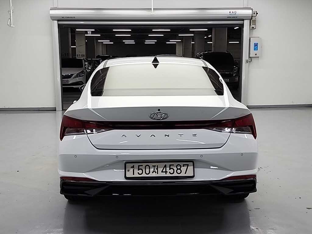 HYUNDAI Avante - Vista 3