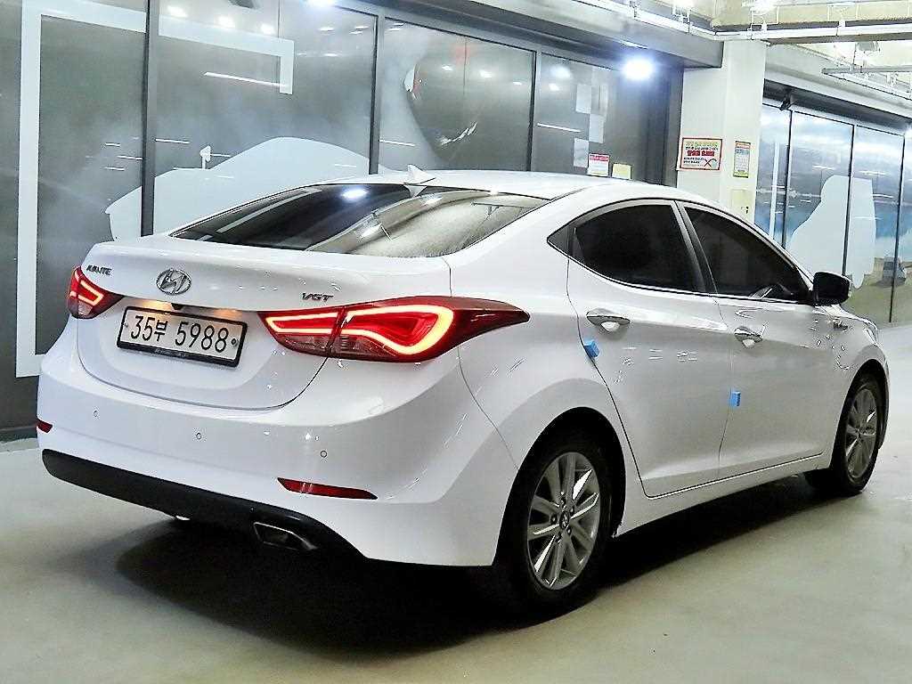 HYUNDAI Avante - Vista 6