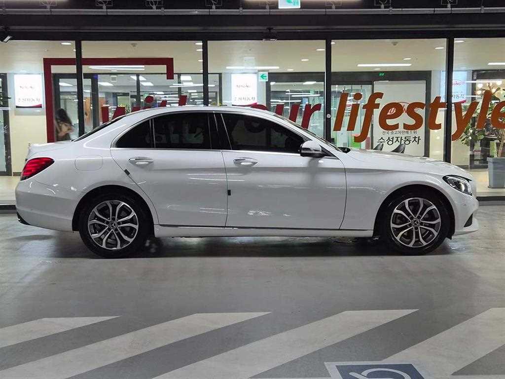 Mercedes Benz C Class - Vista 3
