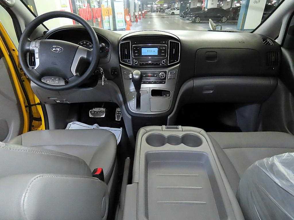HYUNDAI Starex - Vista 12