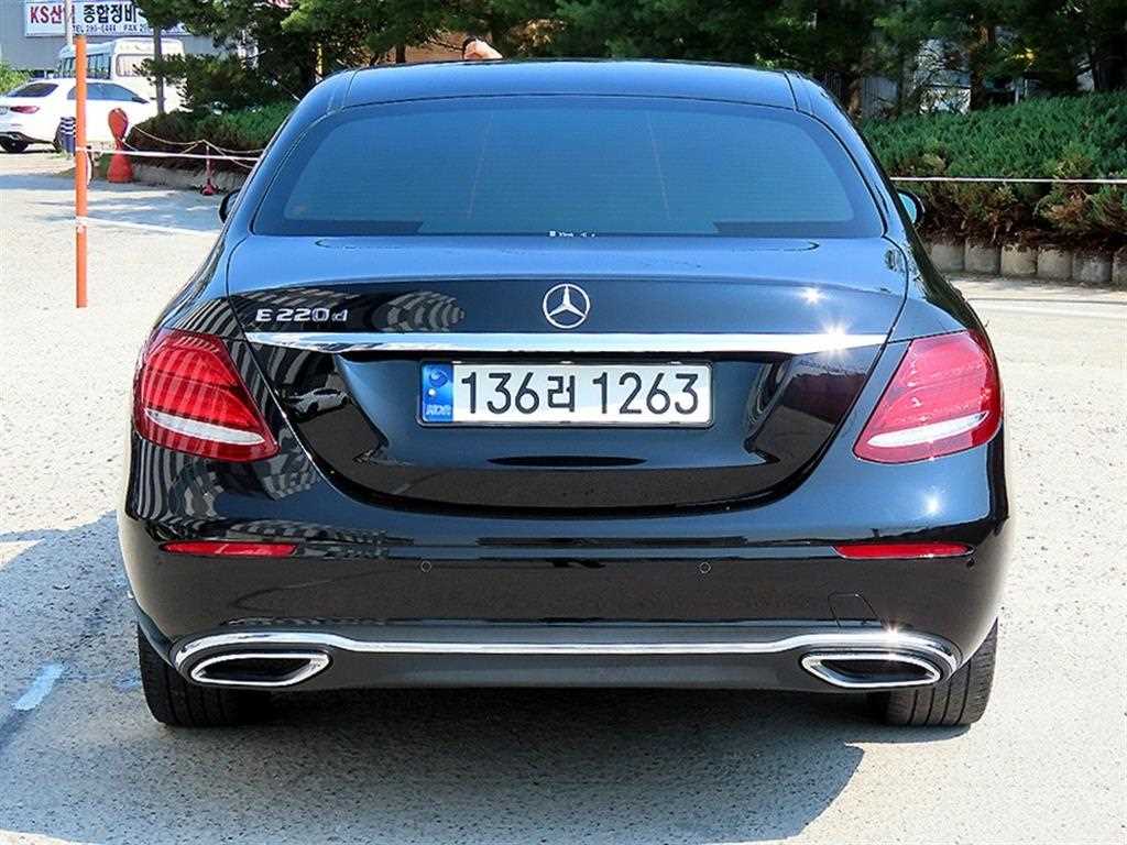 Mercedes Benz E class - Vista 6