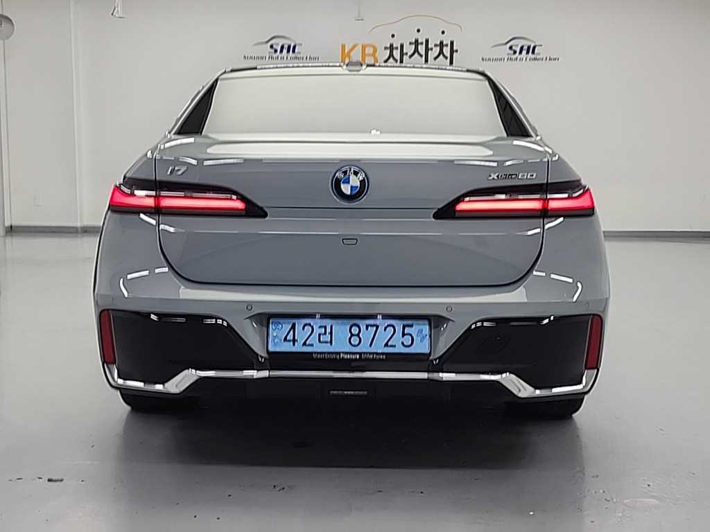 BMW i7 - Vista 3