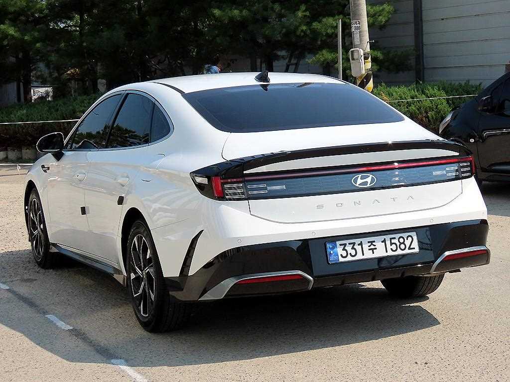 HYUNDAI Sonata - Vista 3