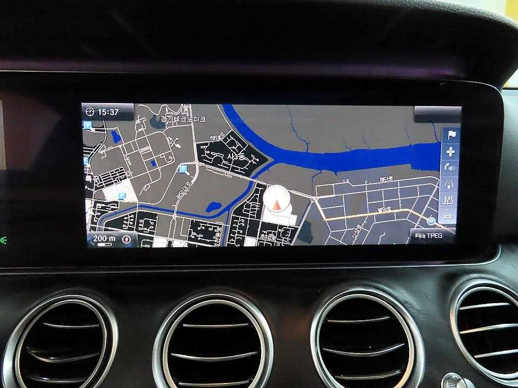 Mercedes Benz E class 2016 Plateado - Importación desde Corea - HF Imports Iquique - Foto 17