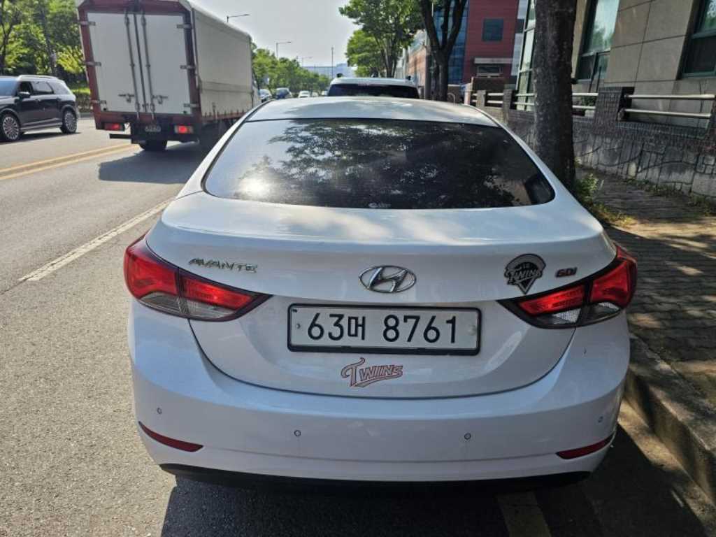 HYUNDAI Avante - Vista 2