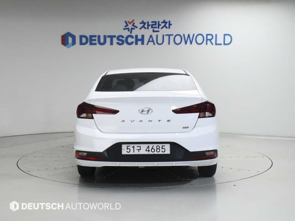 HYUNDAI Avante - Vista 6
