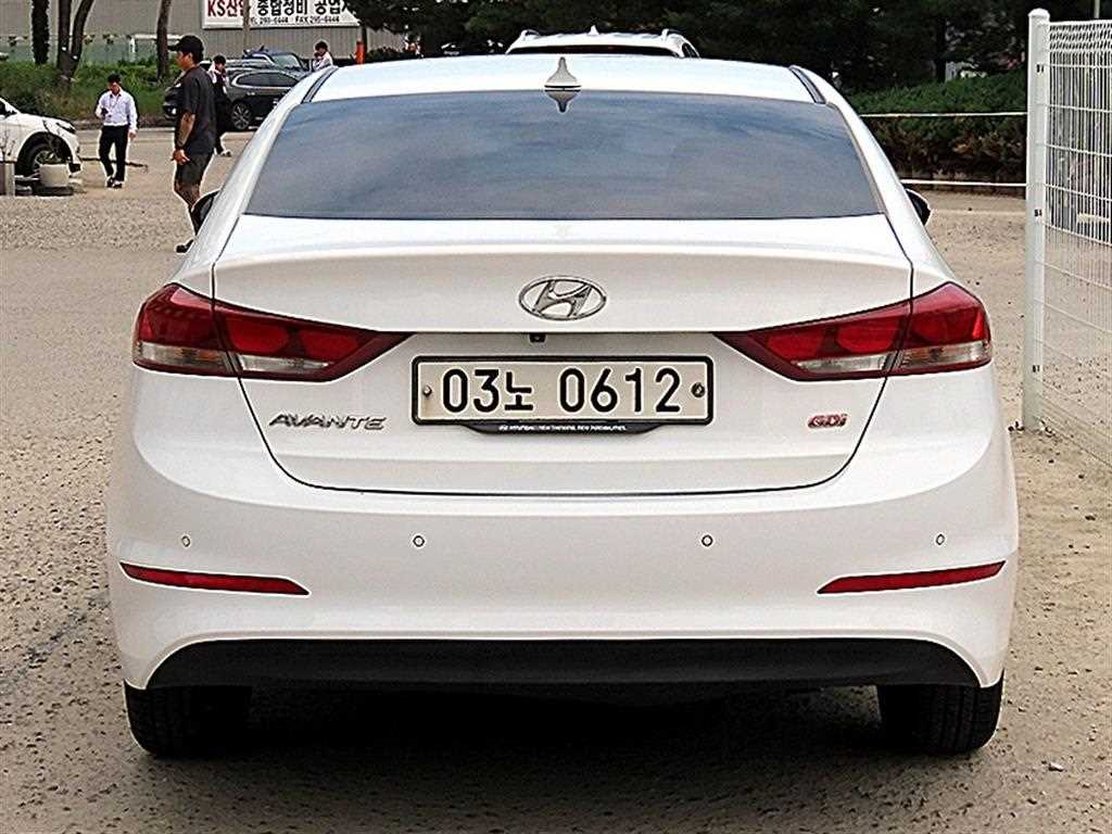 HYUNDAI Avante - Vista 6