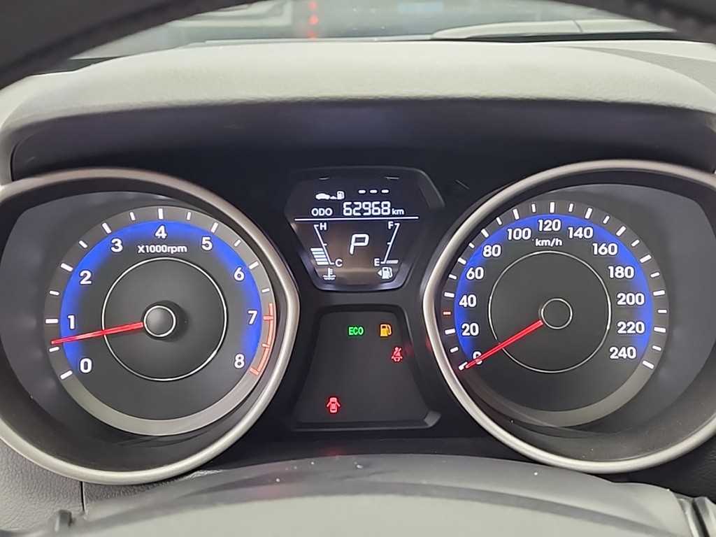 HYUNDAI Avante - Vista 8