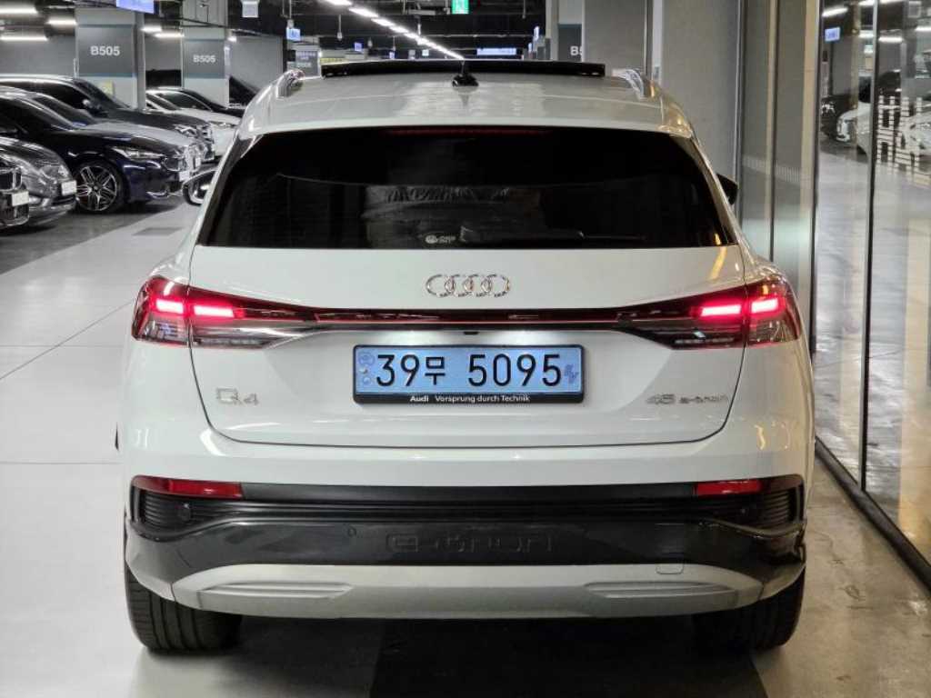 Audi Q4 - Vista 7