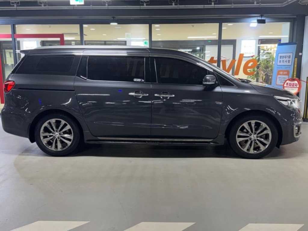 KIA Carnival - Vista 3