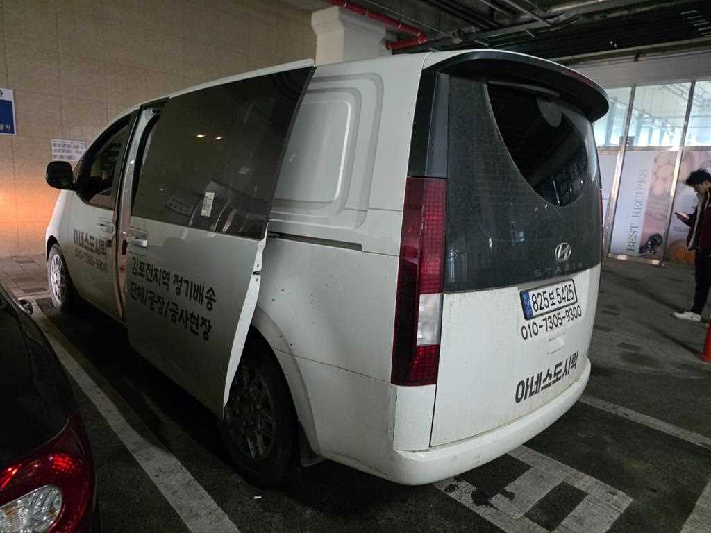 HYUNDAI Staria - Vista 8