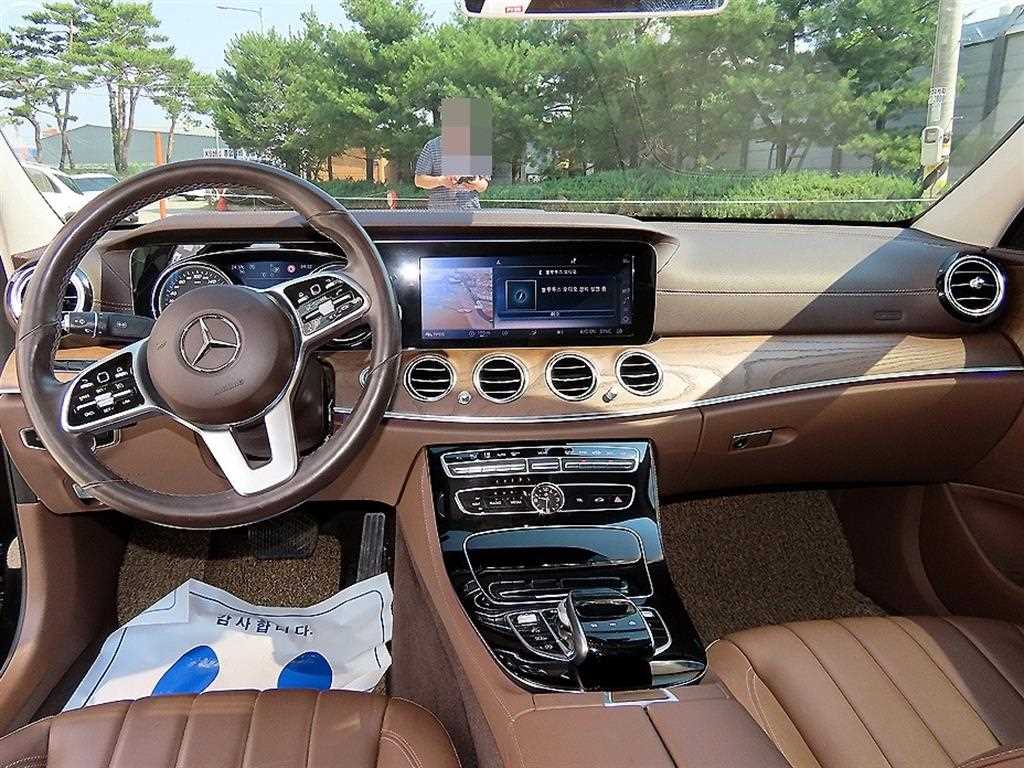 Mercedes Benz E class - Vista 9
