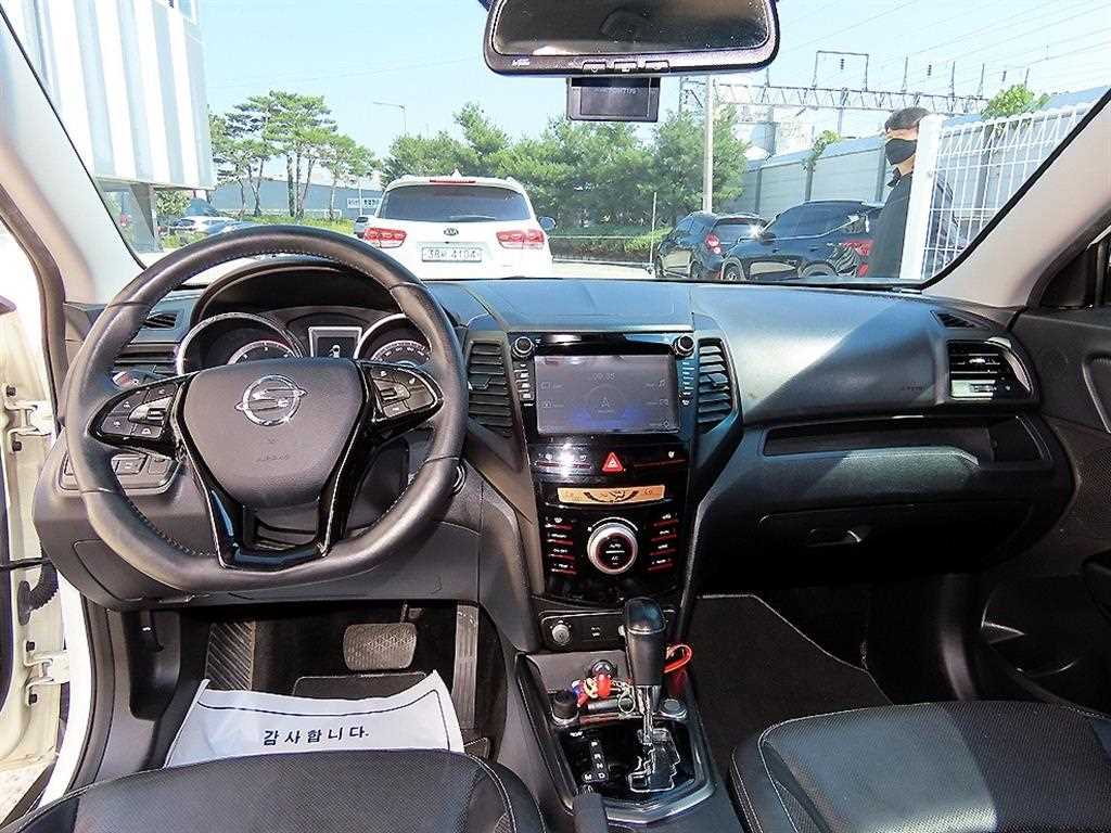 Ssangyong Tivoli - Vista 9