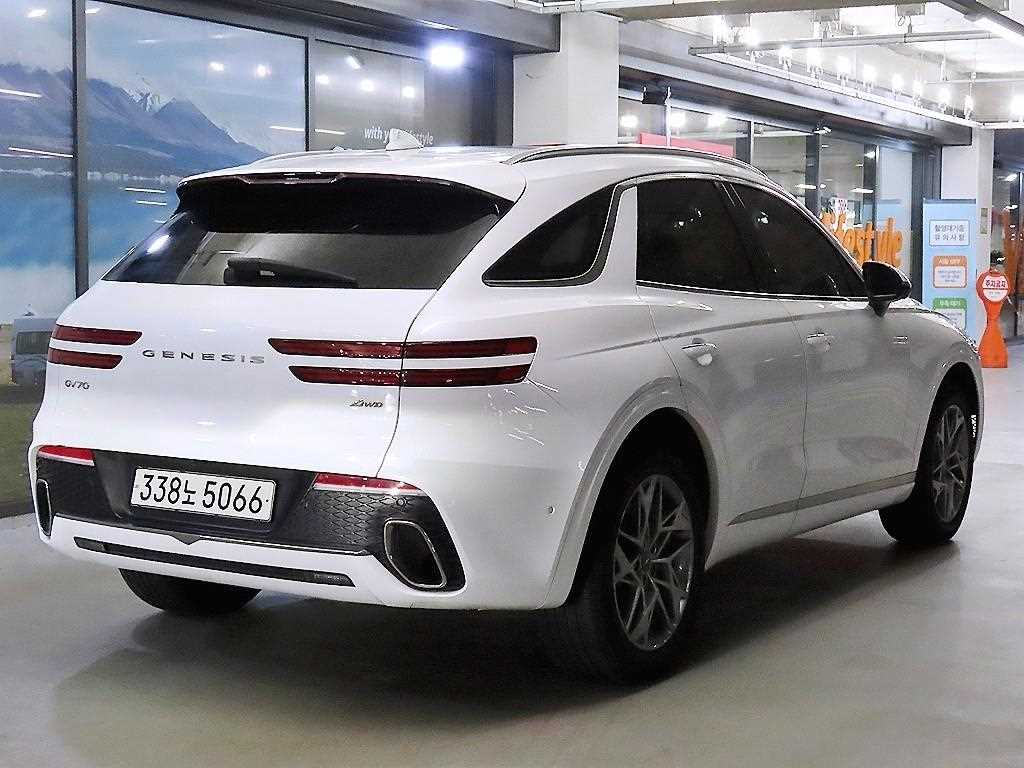 Genesis GV70 - Vista 6