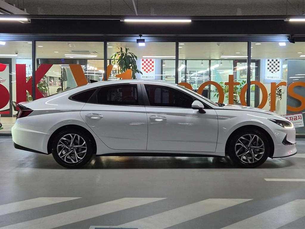 HYUNDAI Sonata - Vista 3