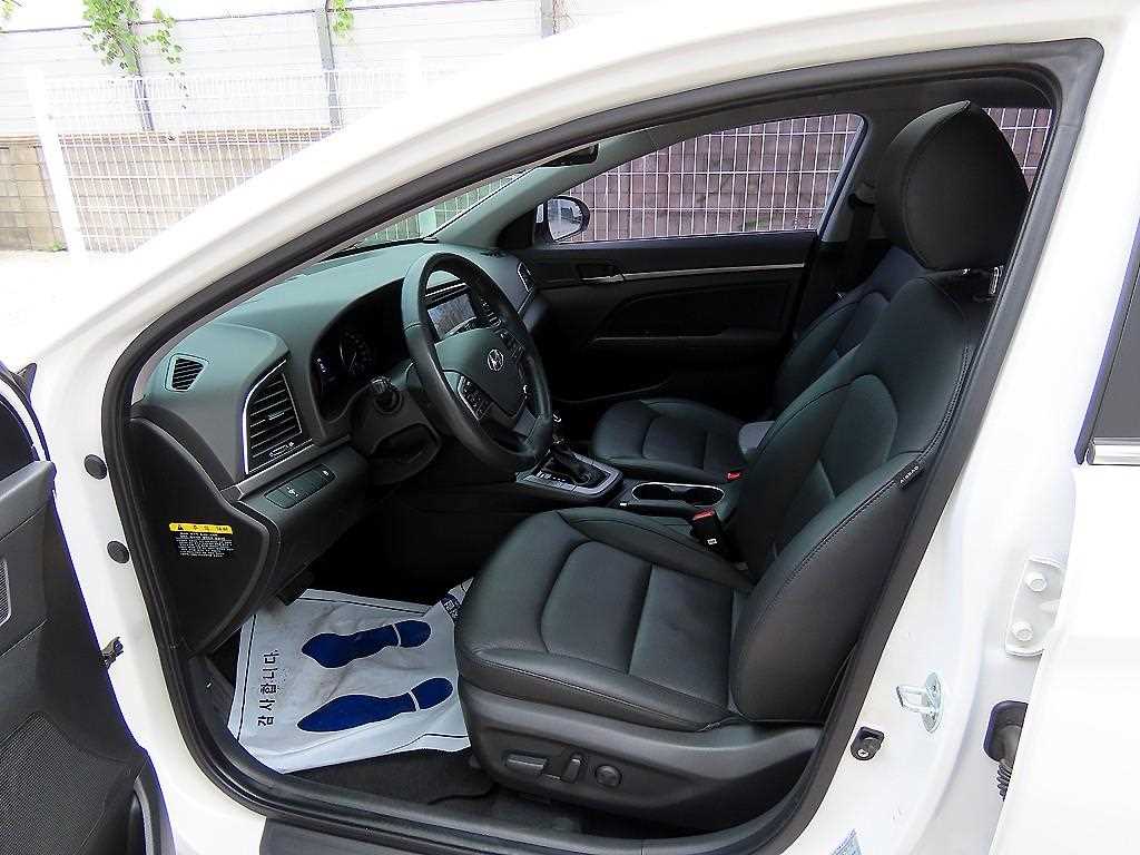 HYUNDAI Avante - Vista 7
