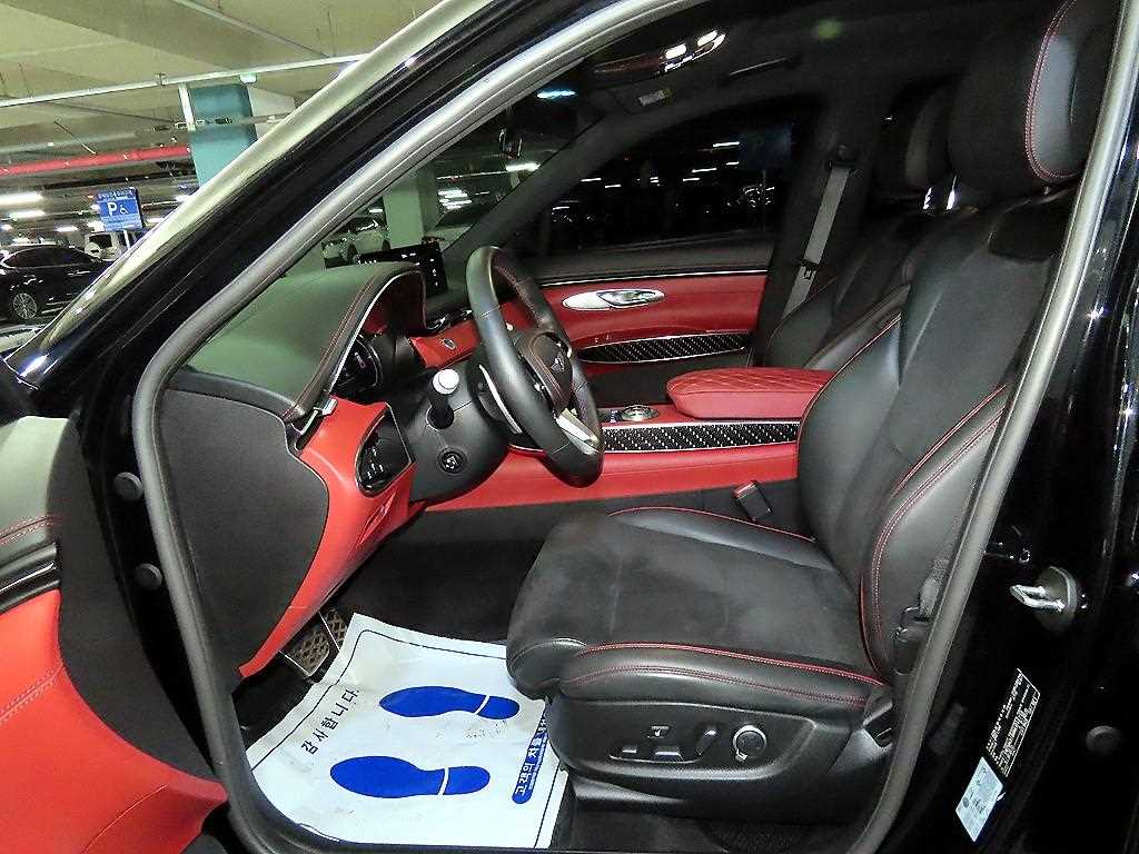 Genesis GV70 - Vista 8