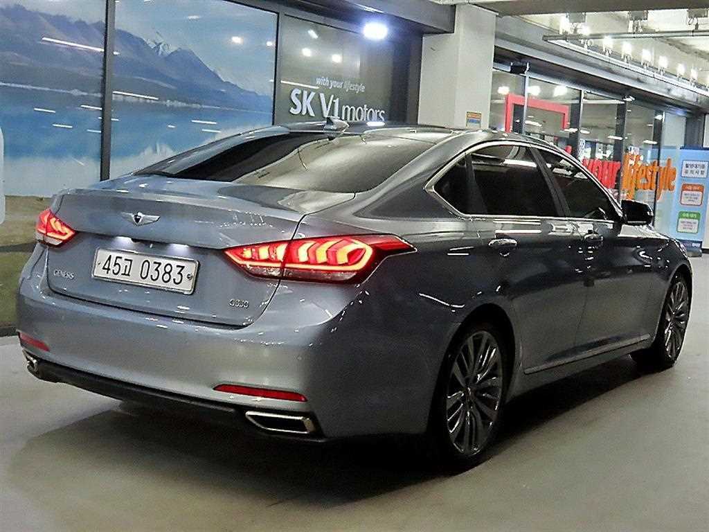 HYUNDAI Genesis - Vista 6