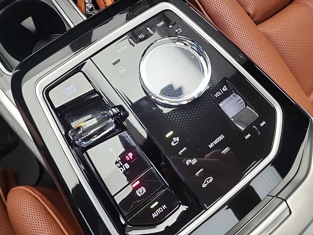BMW i7 - Vista 10