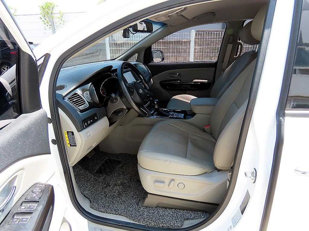 KIA Carnival - Vista 7