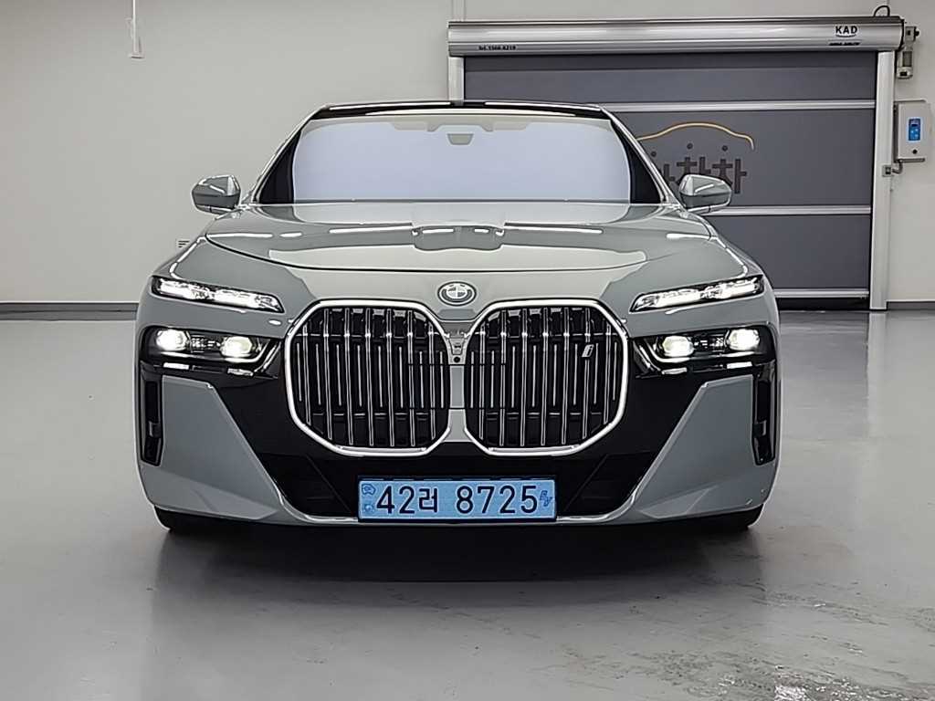 BMW i7 - Vista 2
