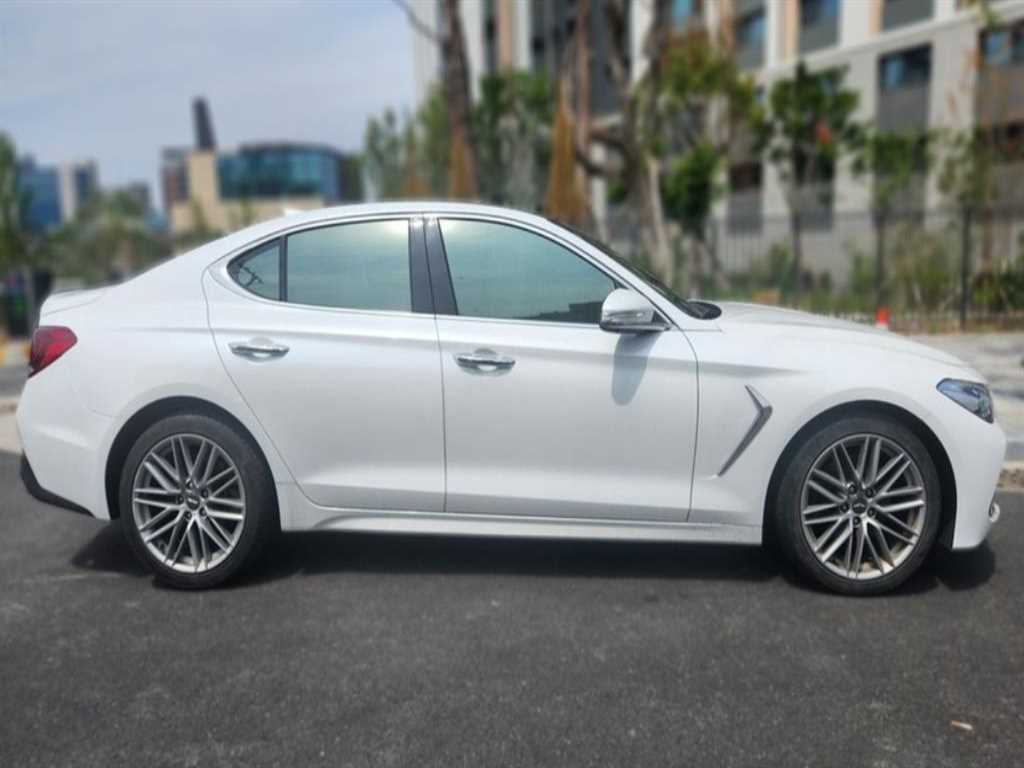 Genesis G70 - Vista 3
