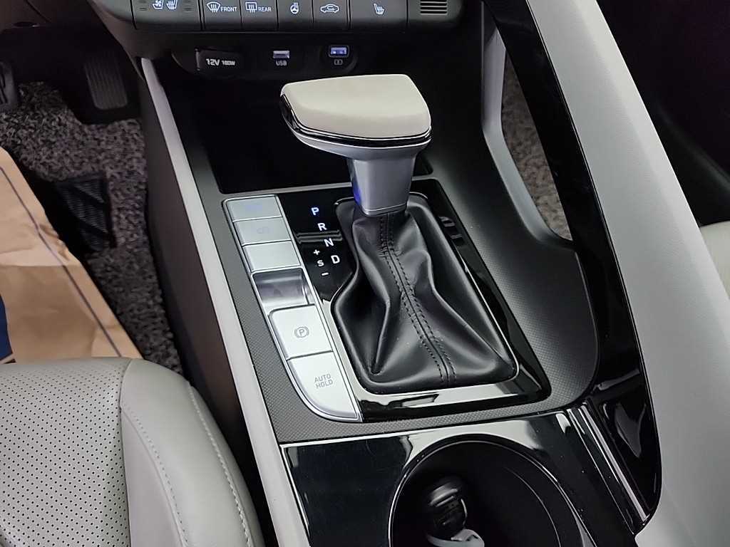HYUNDAI Avante - Vista 10