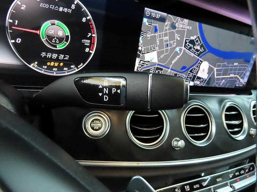 Mercedes Benz E class - Vista 12
