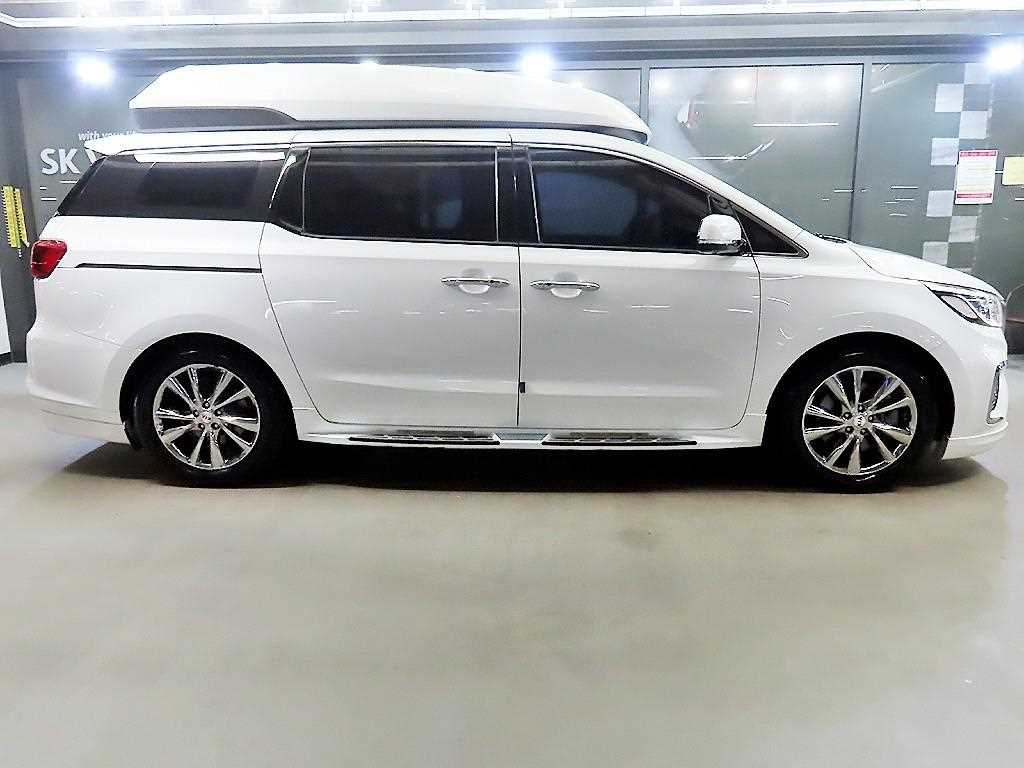 KIA Carnival - Vista 3