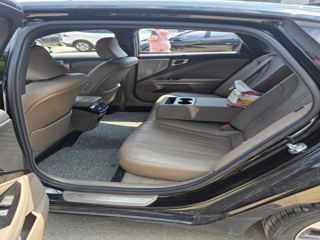 KIA K8 - Vista 7