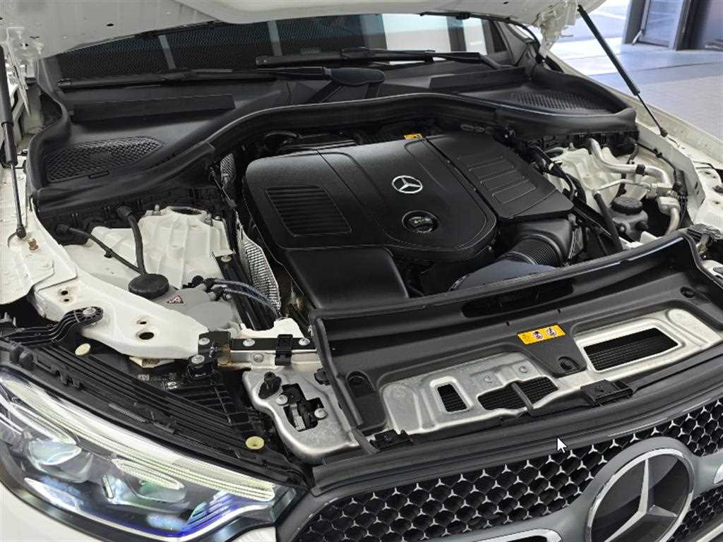 Mercedes Benz GLC Class - Vista 8