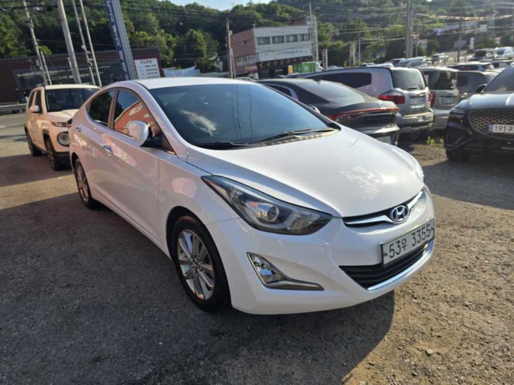 HYUNDAI Avante - Vista 2