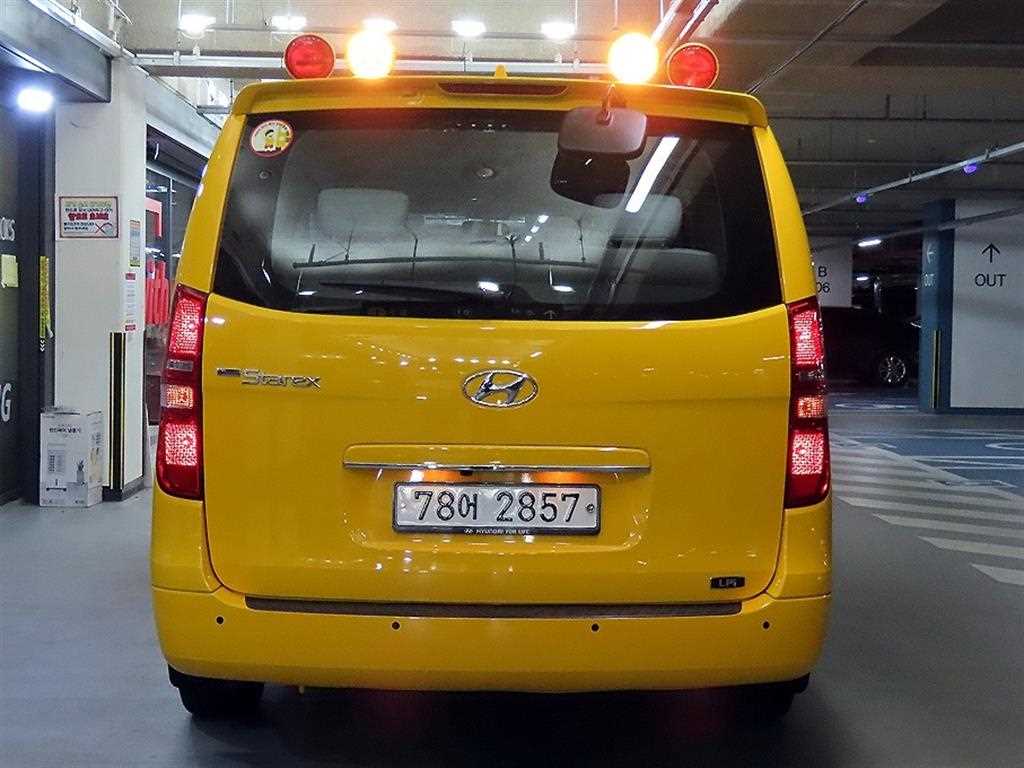 HYUNDAI Starex - Vista 7