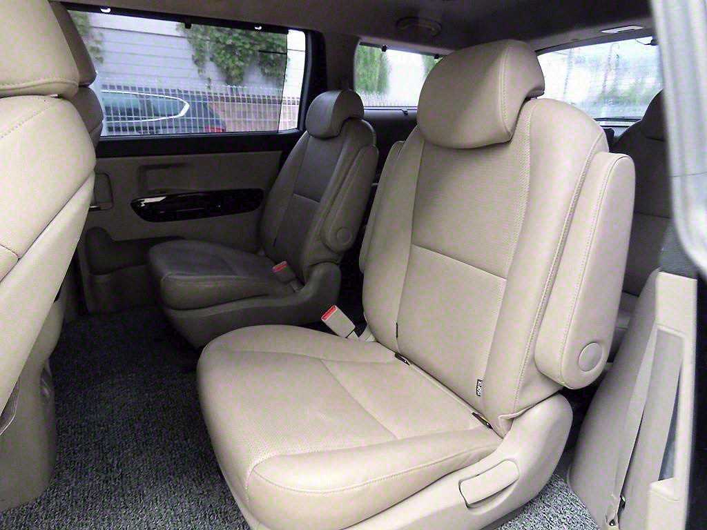 KIA Carnival - Vista 8