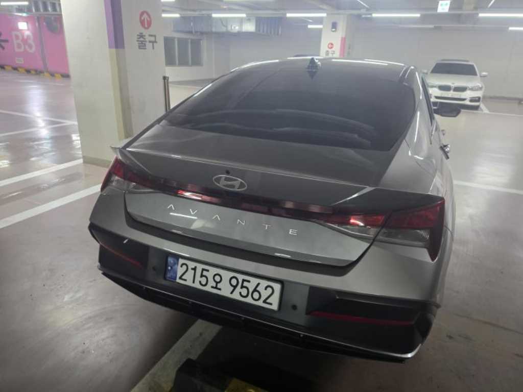 HYUNDAI Avante - Vista 2