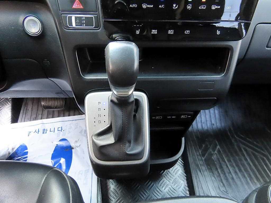 HYUNDAI Staria - Vista 12