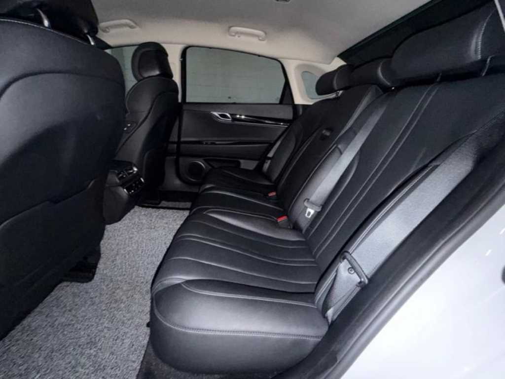 Genesis G80 - Vista 9