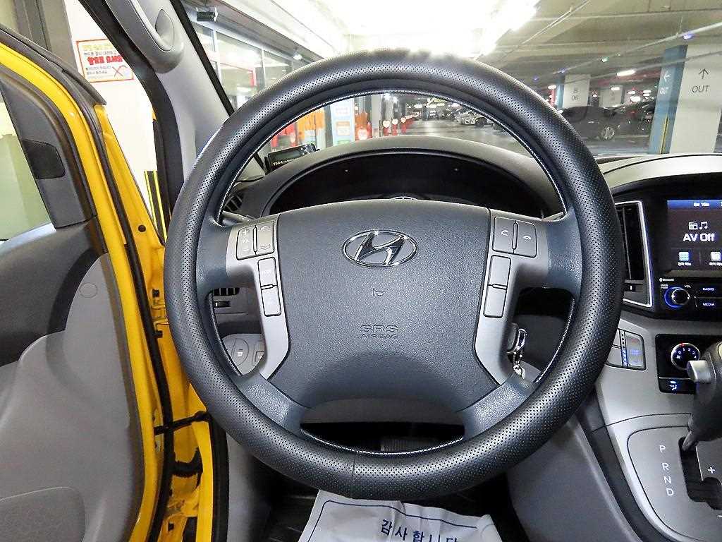 HYUNDAI Starex - Vista 10