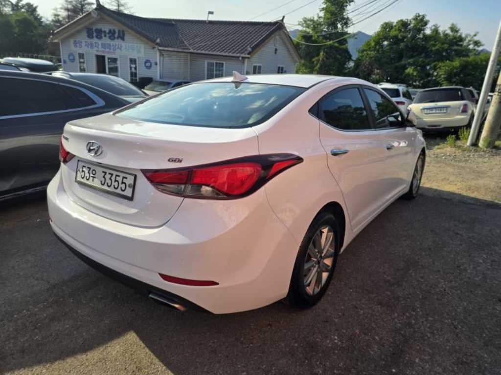 HYUNDAI Avante - Vista 6