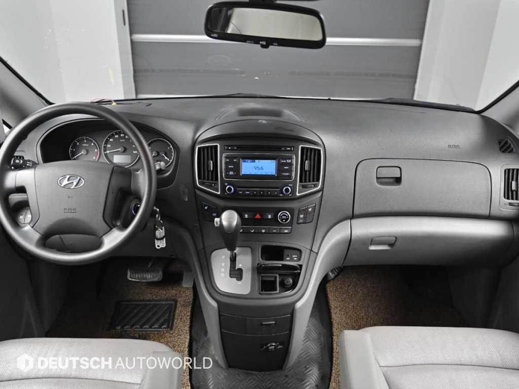 HYUNDAI Starex - Vista 9