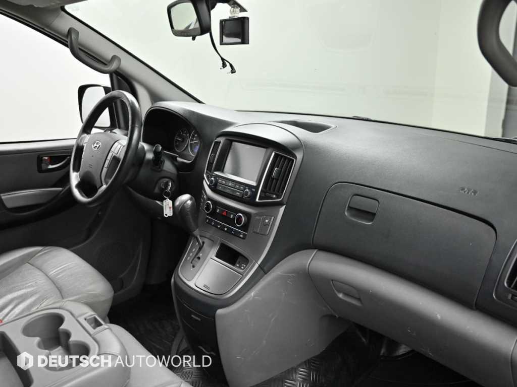 HYUNDAI Starex - Vista 9