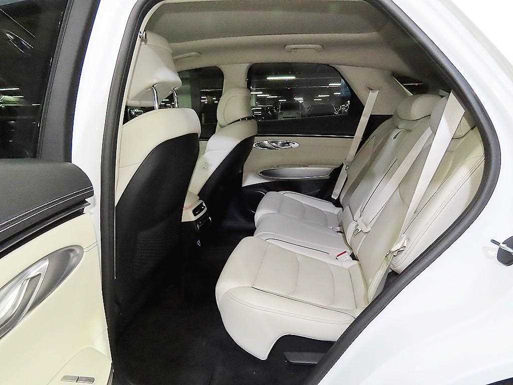 Genesis GV70 - Vista 9
