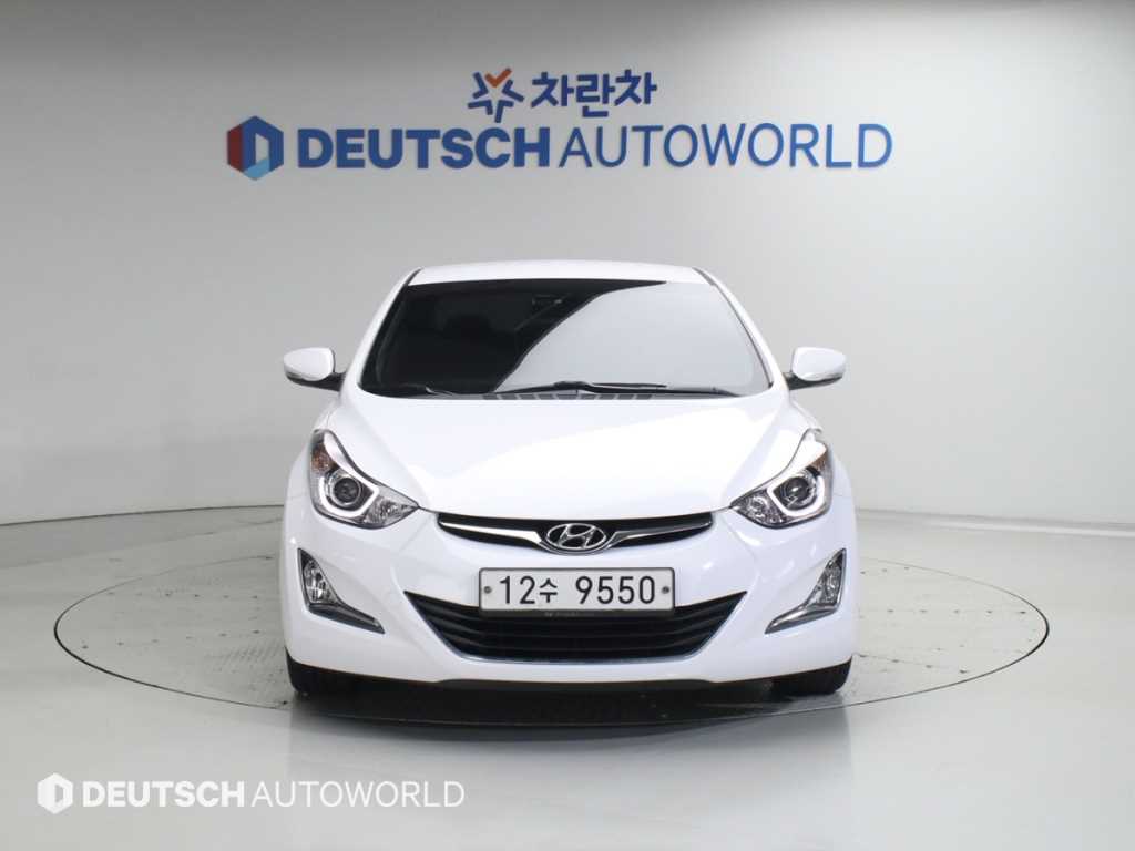 HYUNDAI Avante - Vista 3