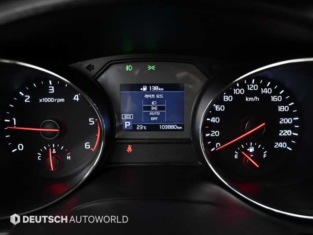 KIA Carnival - Vista 10