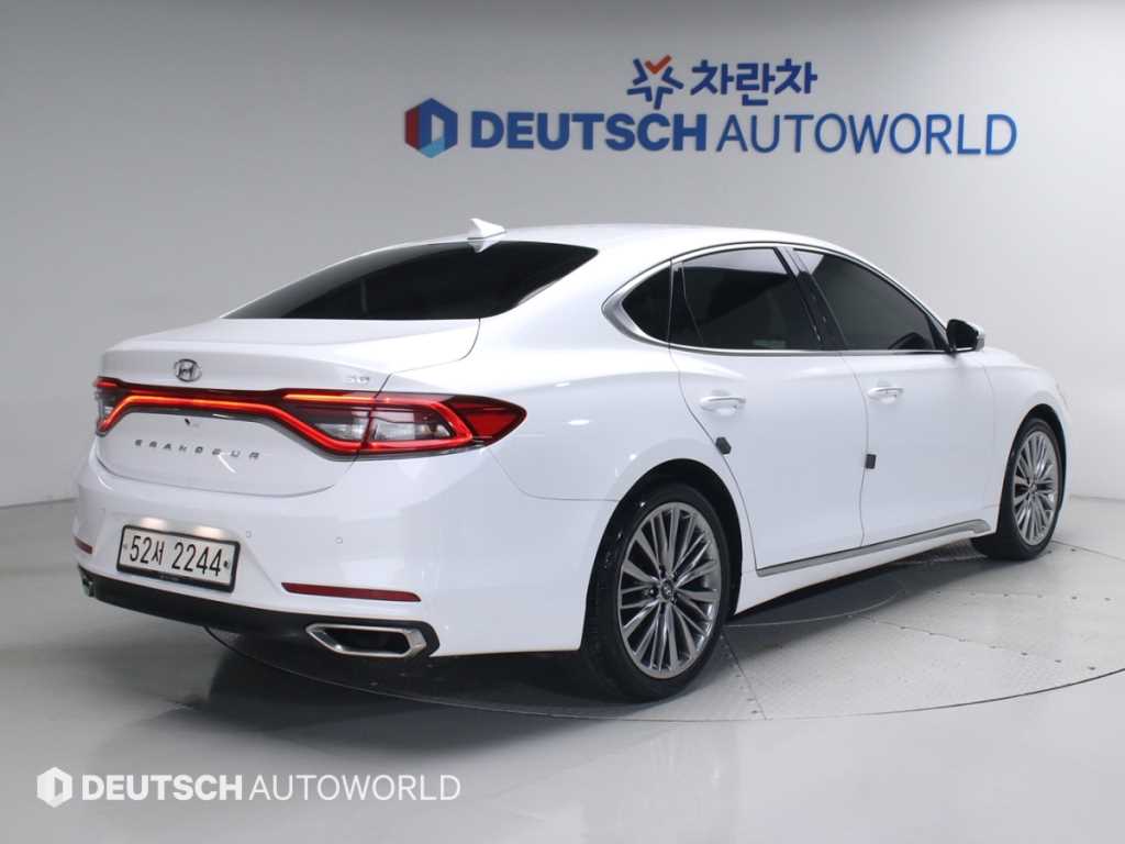 HYUNDAI Grandeur - Vista 2