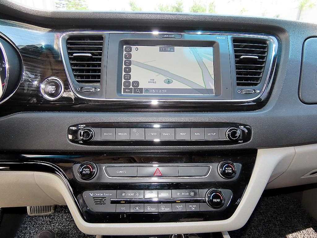 KIA Carnival 2019 the color of pearl - Importación desde Corea - HF Imports Iquique - Foto 16