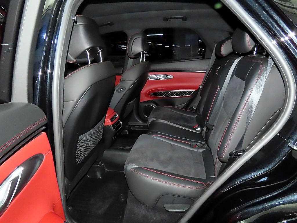 Genesis GV70 - Vista 9