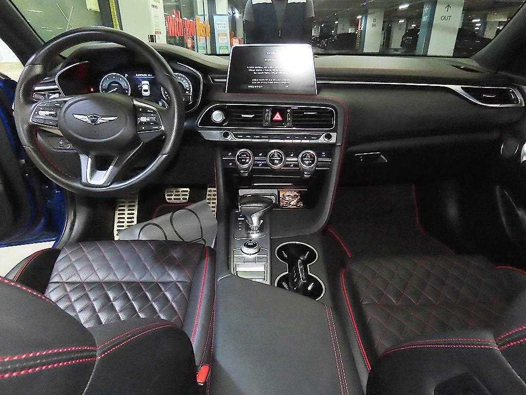 Genesis G70 - Vista 12